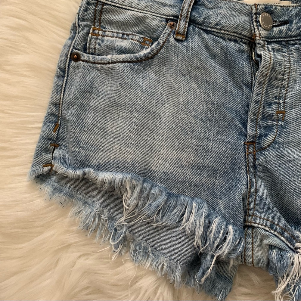 We the Free Blue Denim Cutt Off Jean Button Mid Rise Fly Shorts Size 24 - Picture 6 of 6